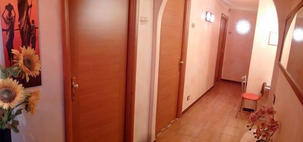 Albadomus Affittacamere O Guesthouse ローマ エクステリア 写真